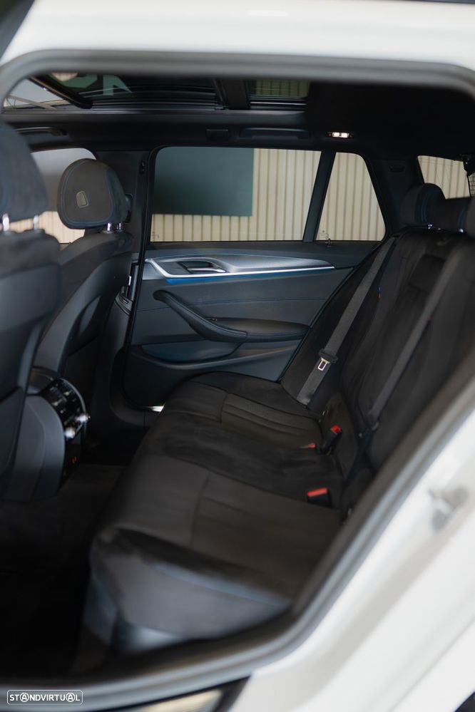 BMW 530 e Pack Desportivo M - 28