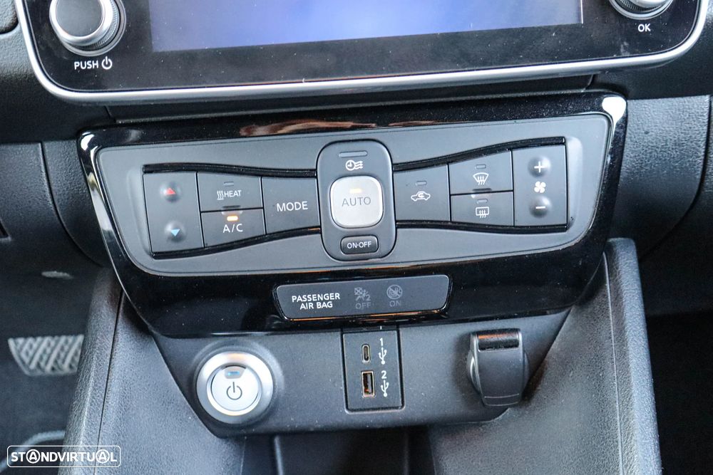 Nissan Leaf N-Connecta - 36
