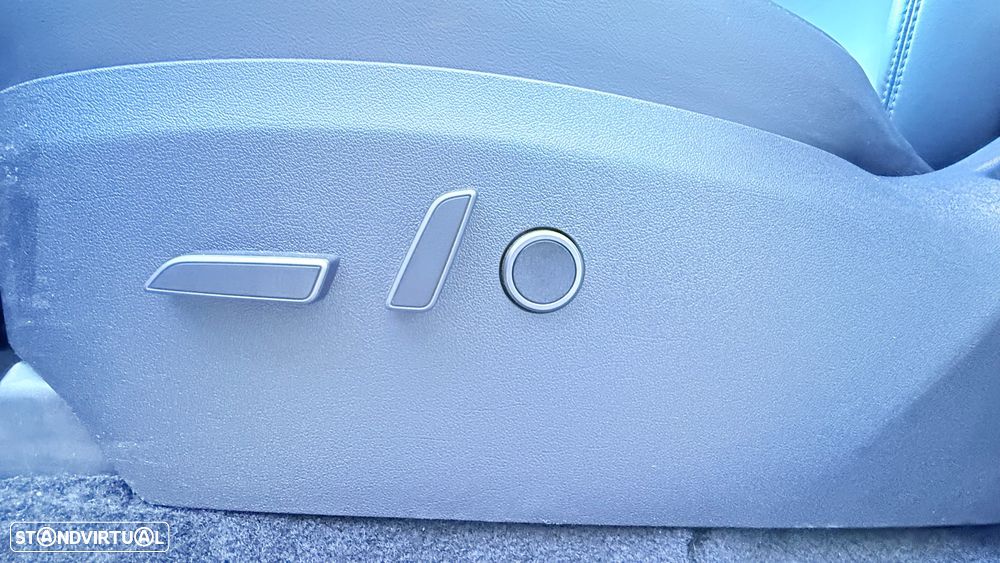 Tesla Model Y Long Range Dual Motor AWD - 13