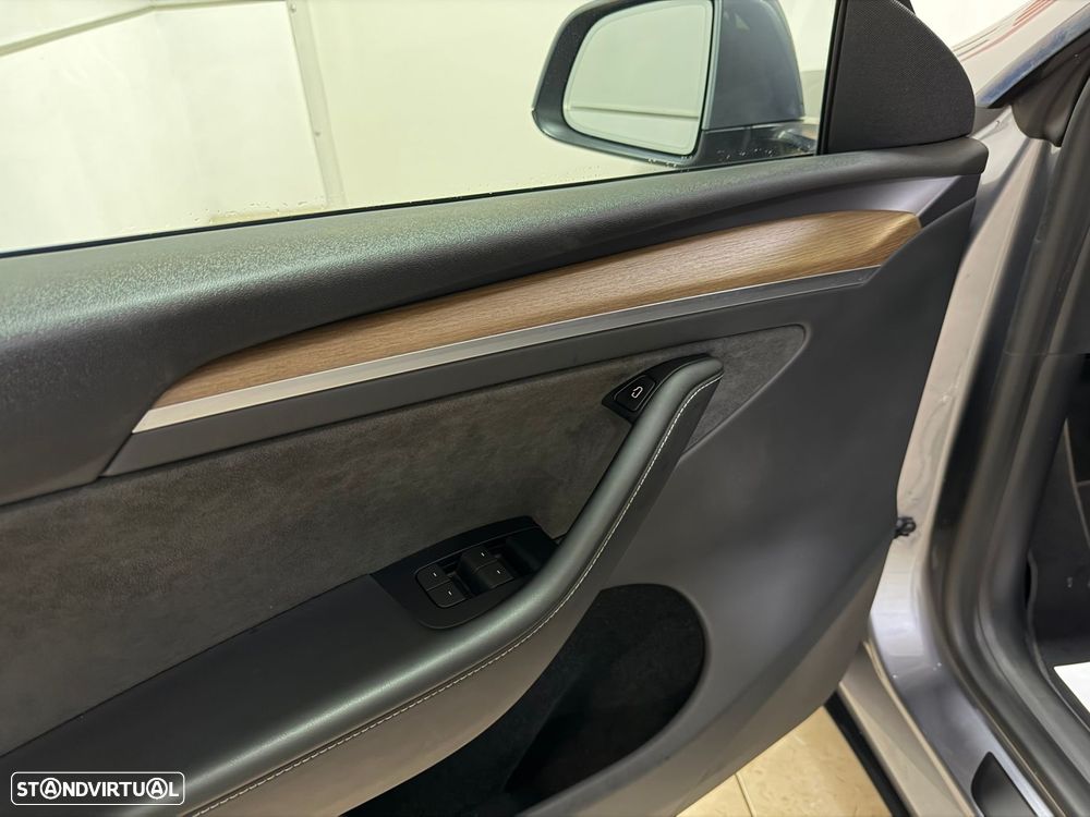 Tesla Model Y Long Range Tração Integral - 15