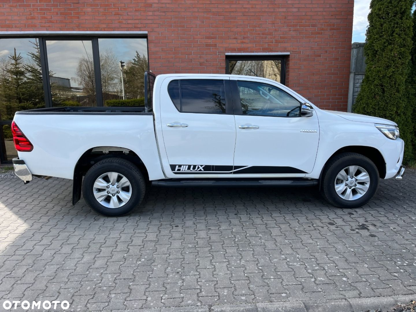 Toyota Hilux 4x4 Double Cab Autm Executive - 25