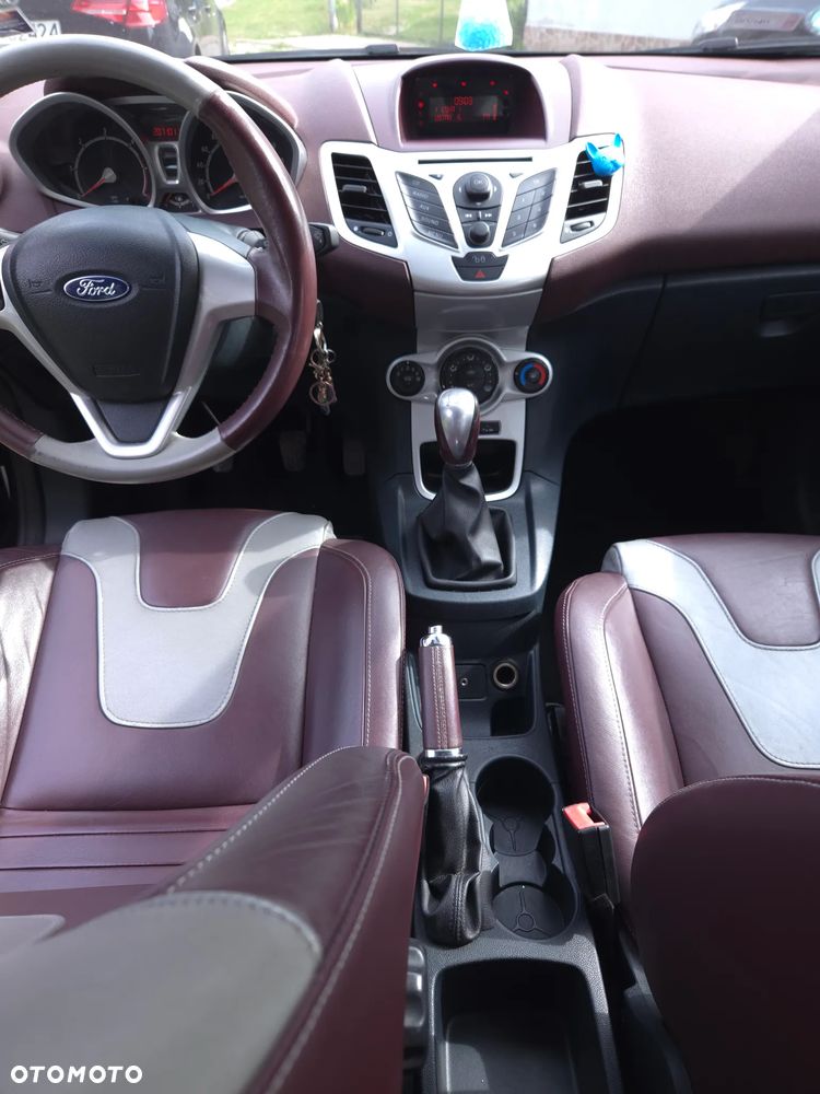 Ford Fiesta 1.6 TDCi DPF Ghia - 5