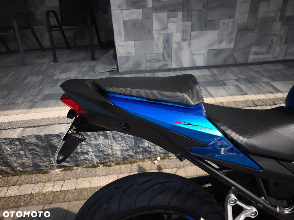 Honda CB - 12