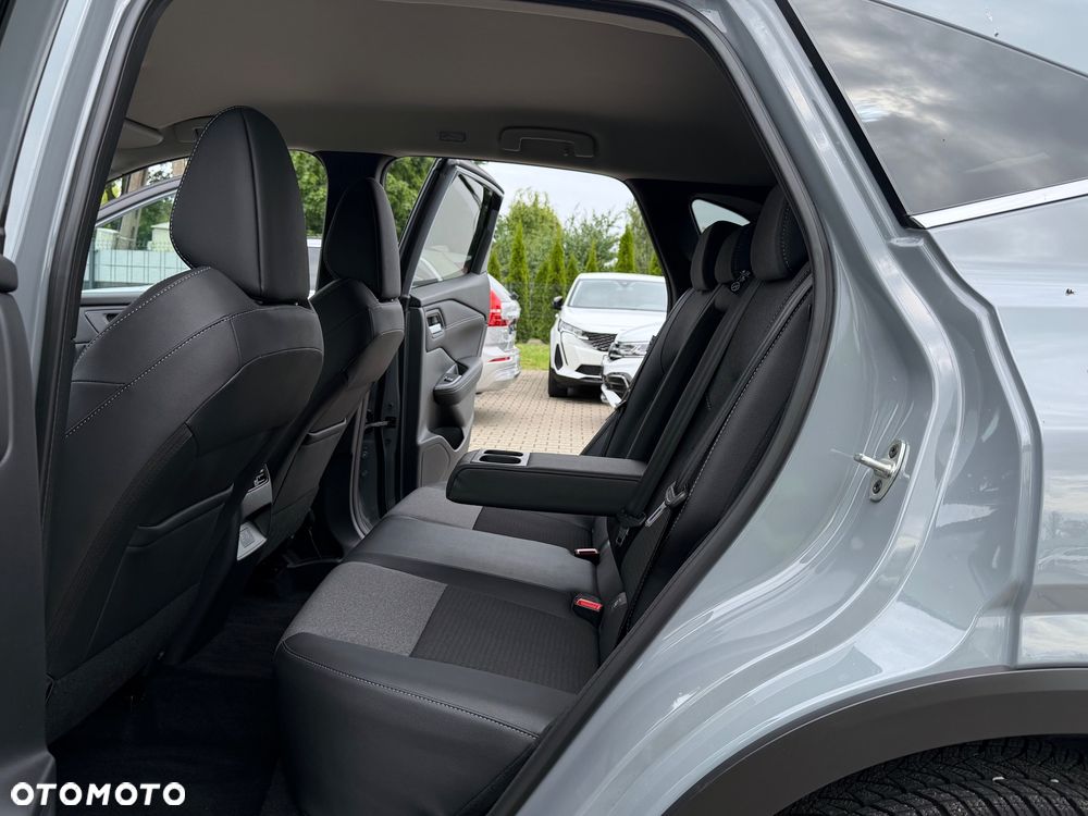 Nissan Qashqai 1.3 DIG-T N-Connecta DCT - 33