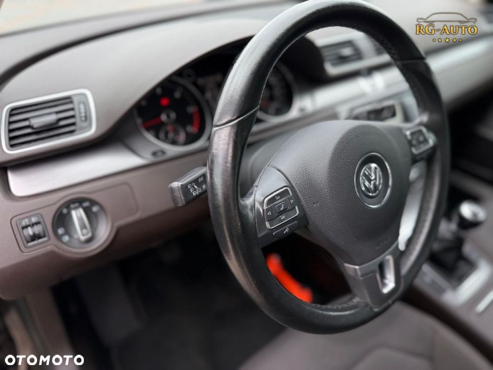 Volkswagen Passat - 21