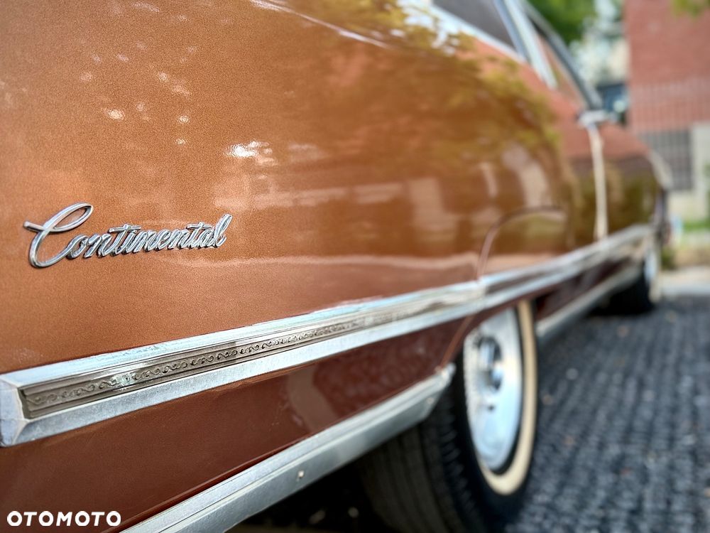 Lincoln Continental - 24