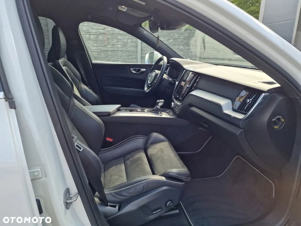 Volvo XC 60 D4 R-Design - 24
