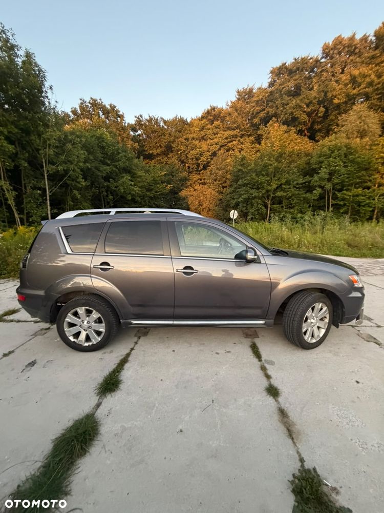 Mitsubishi Outlander 2.0 DID Instyle - 3