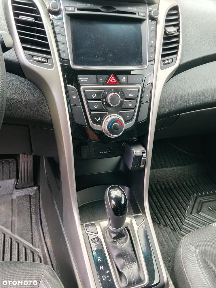 Hyundai i30 1.6 D Classic + DCT - 22