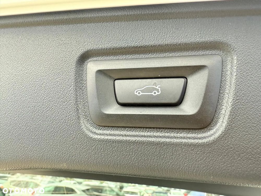 BMW Seria 5 520d - 32