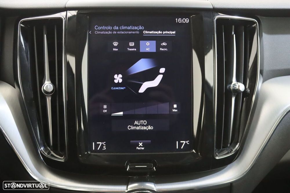 Volvo XC 60 2.0 T8 PHEV Momentum AWD - 32