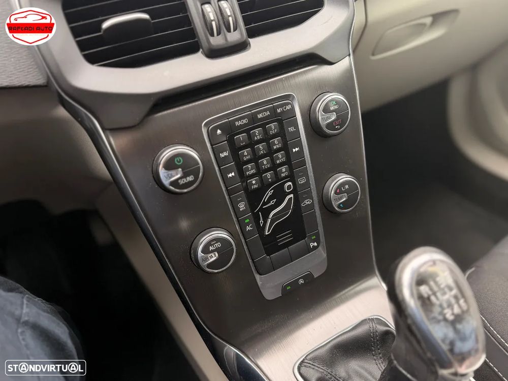 Volvo V40 D2 Momentum - 23