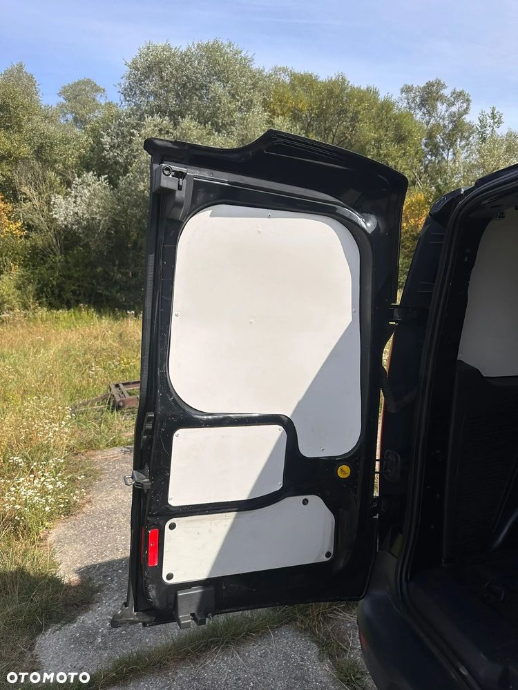 Ford Transit Connect LONG 1.6 diesel 95kM, manual 2014 rok NISKIE SPALANIE, BAGAŻNIK DACHOWY, ORGINALNY PRZEBIEG! - 25