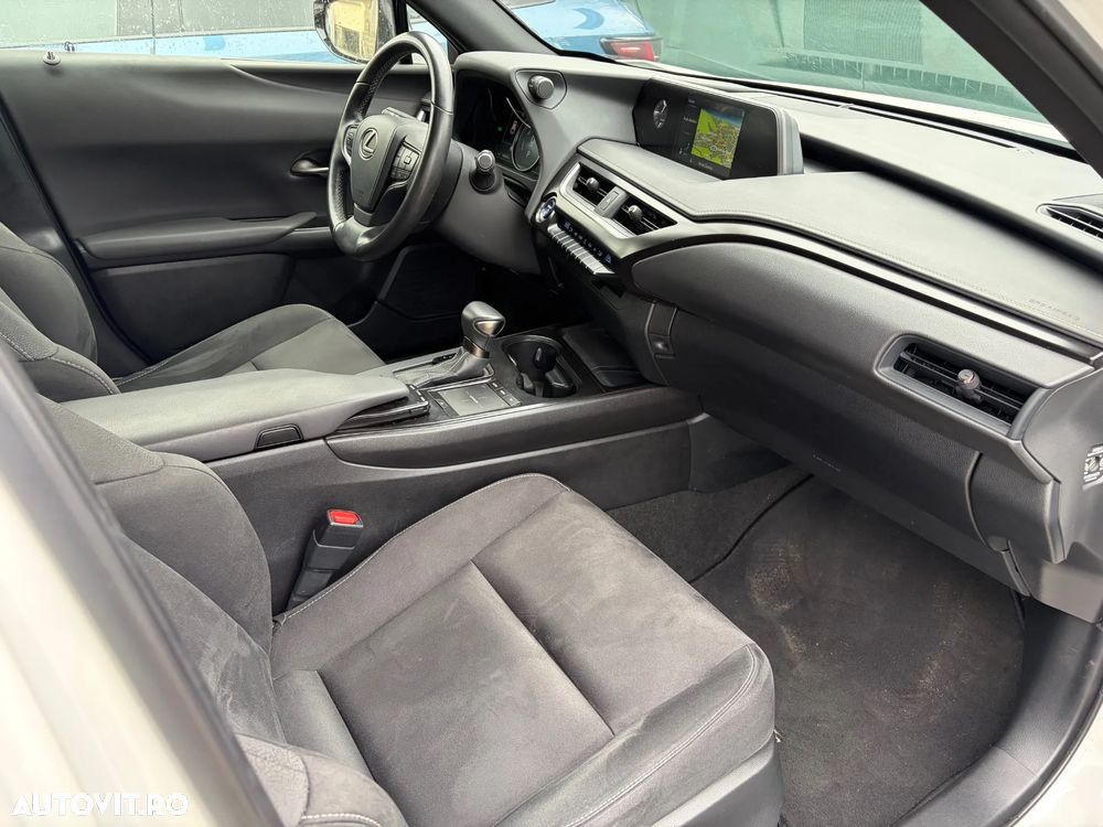 Lexus UX 250h Business Edition - 7