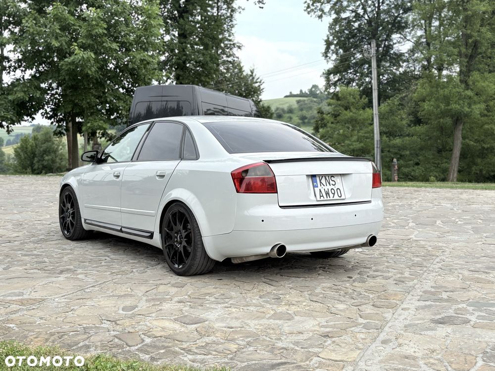 Audi A4 Limousine - 3