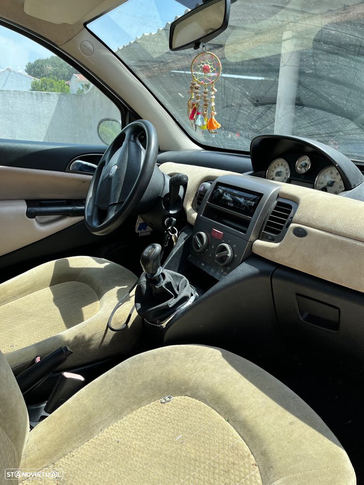 Lancia Ypsilon 1.2 Argento 4 - 7