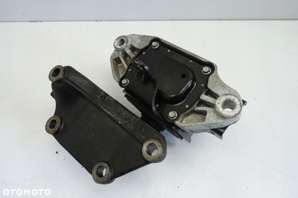 Hyundai Tucson III 15- 1.6 T-GDI PODUSZKA SILNIKA - 1