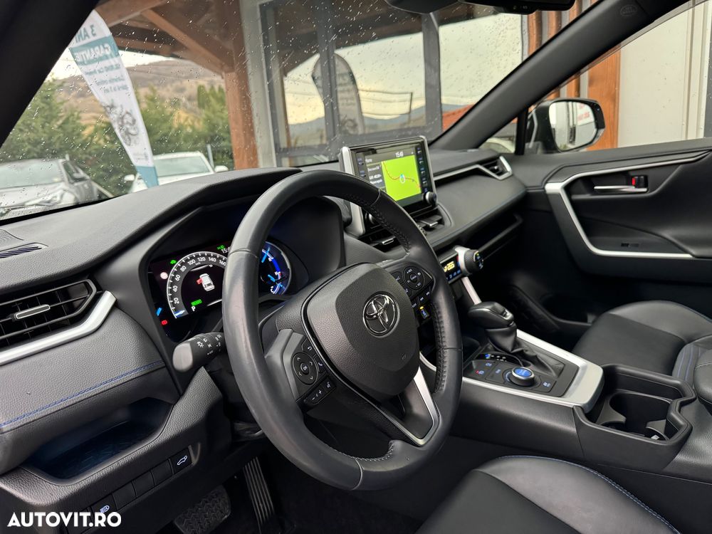 Toyota RAV4 2.5 4x4 Hybrid Team Deutschland - 7