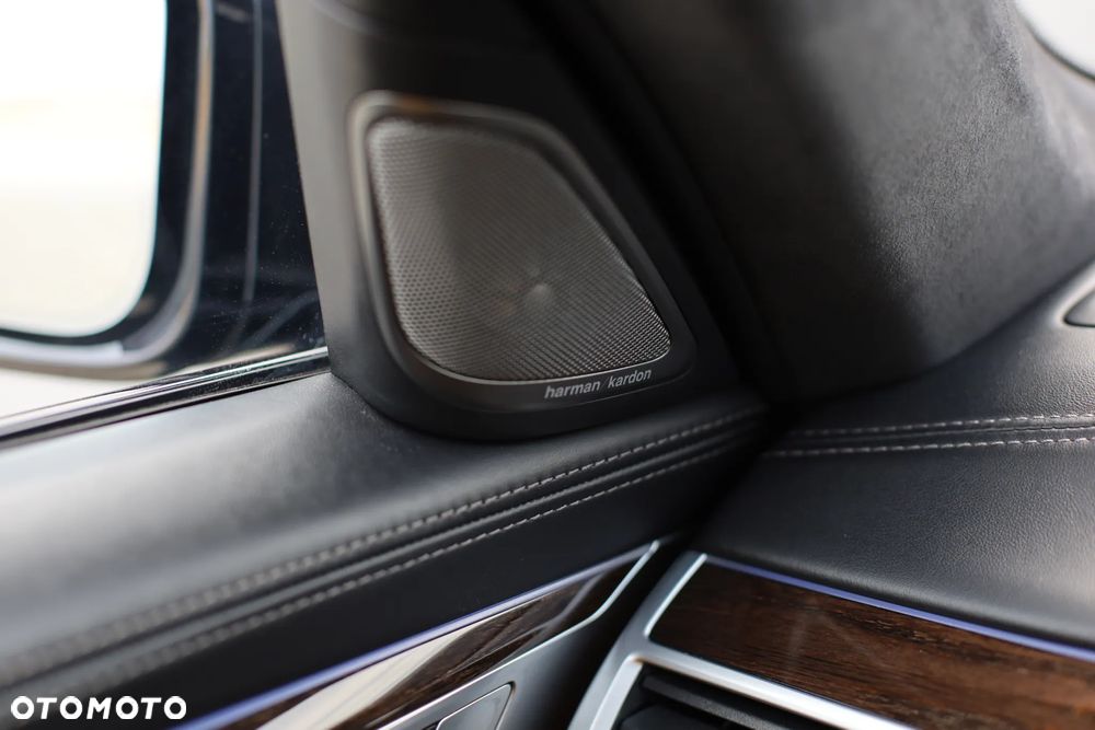 BMW Seria 7 750i xDrive sport - 9