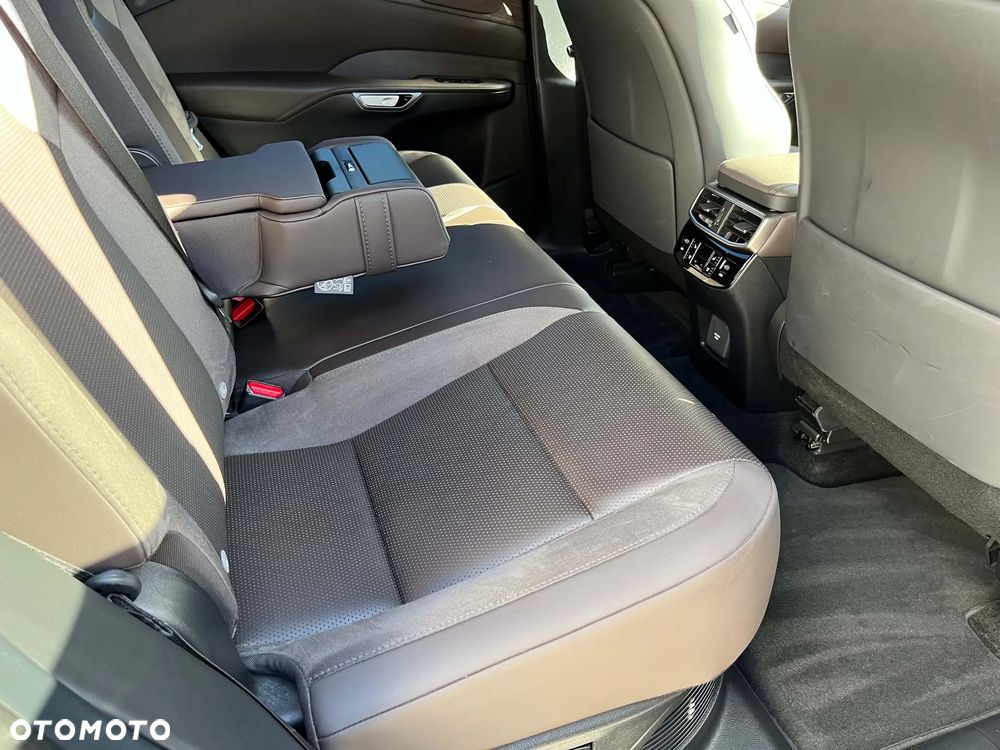 Lexus RX 350h Omotenashi - 9