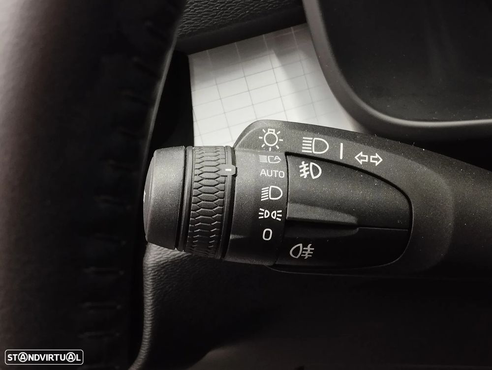 Volvo XC 40 2.0 D4 Momentum Plus AWD - 22