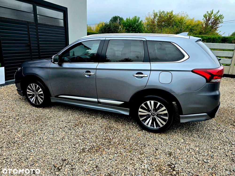 Mitsubishi Outlander 2.0 Instyle + 4WD CVT - 36