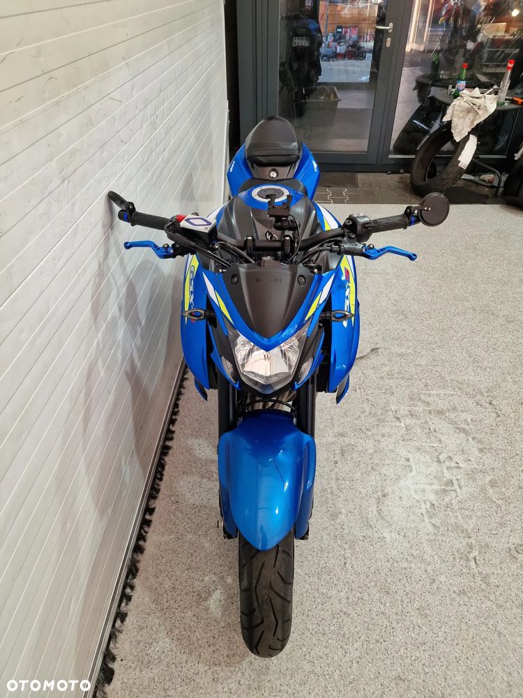 Suzuki GSX - 16