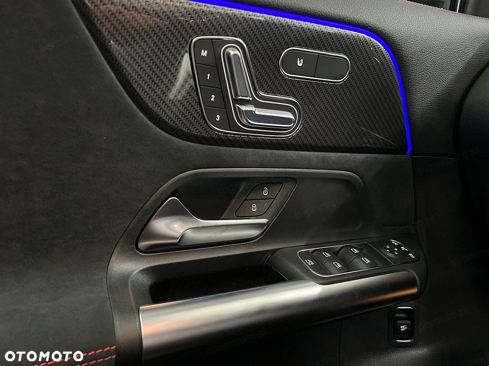 Mercedes-Benz GLA 200 4-Matic AMG Line - 17