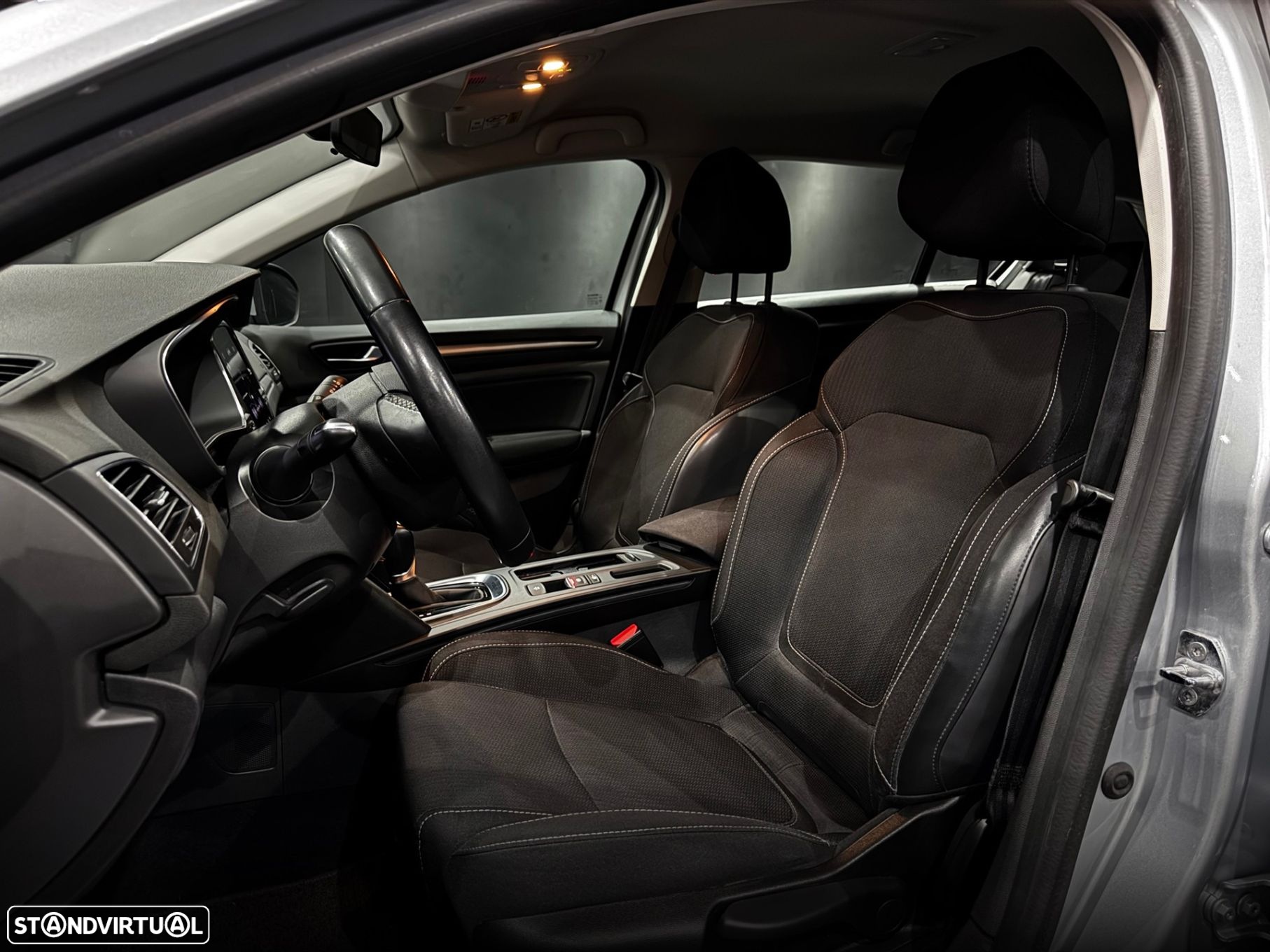 Renault Mégane Sport Tourer 1.6 E-Tech Plug-In Zen - 16