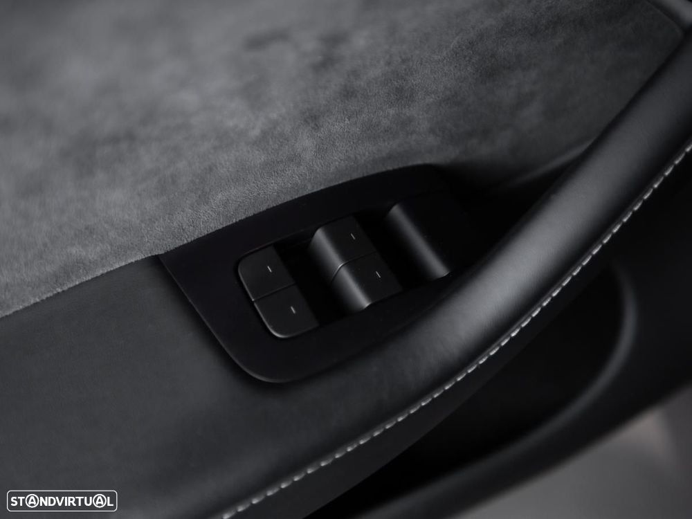 Tesla Model Y Long Range Dual Motor AWD - 23