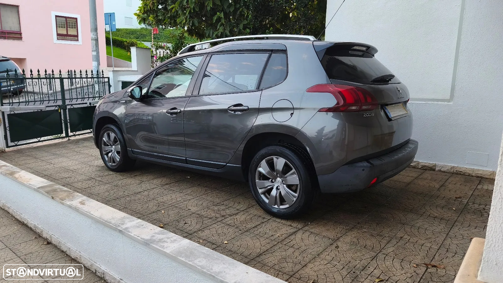 Peugeot 2008 1.2 PureTech Style - 8