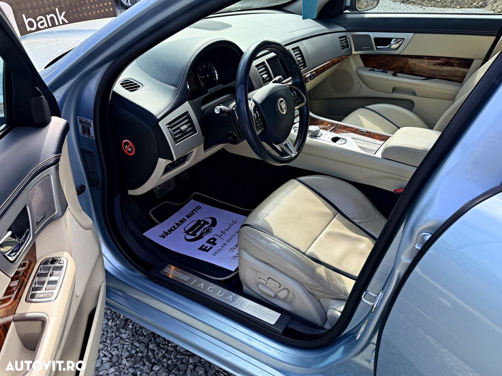 Jaguar XF 2.2D Premium Luxury - 6