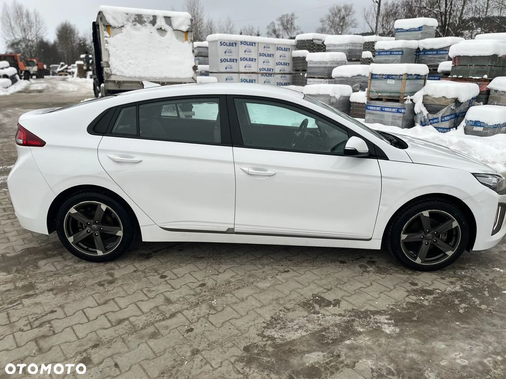 Hyundai IONIQ Hybrid Business - 4