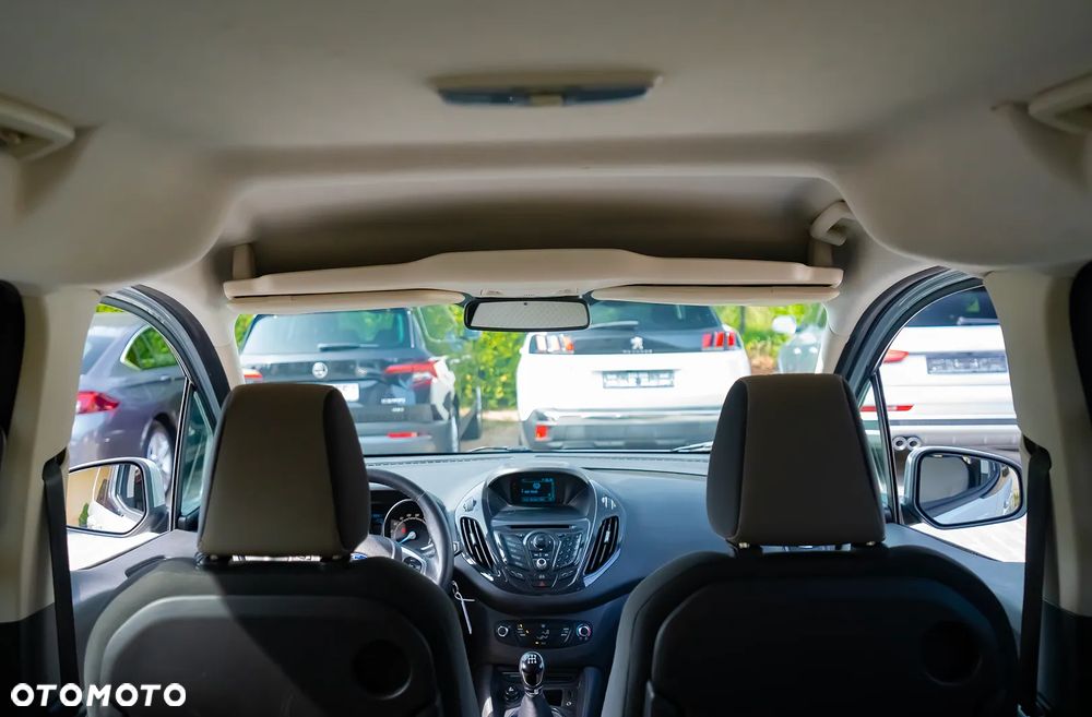 Ford Tourneo Courier 1.5 TDCi S&S Ambiente - 16