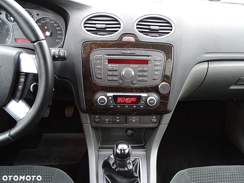 Ford Focus 1.8 FF Ghia - 26