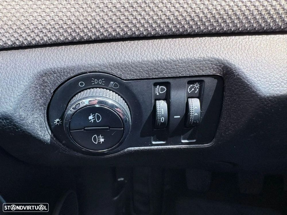 Chevrolet Cruze 1.6 LS - 34