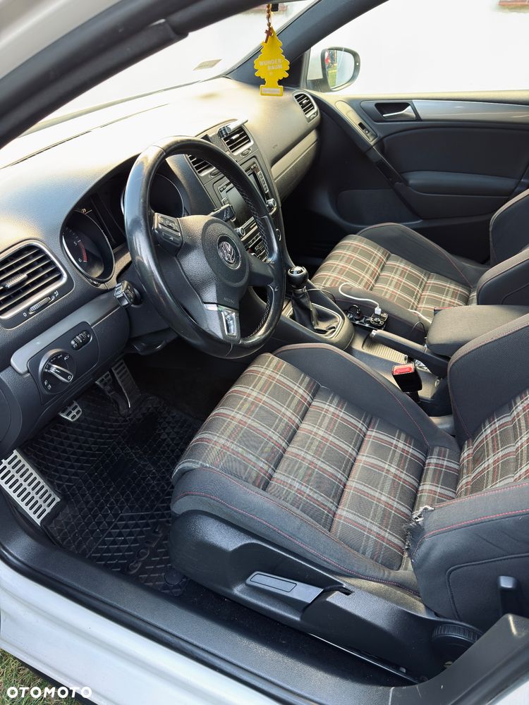 Volkswagen Golf 2.0 TDI Highline - 13