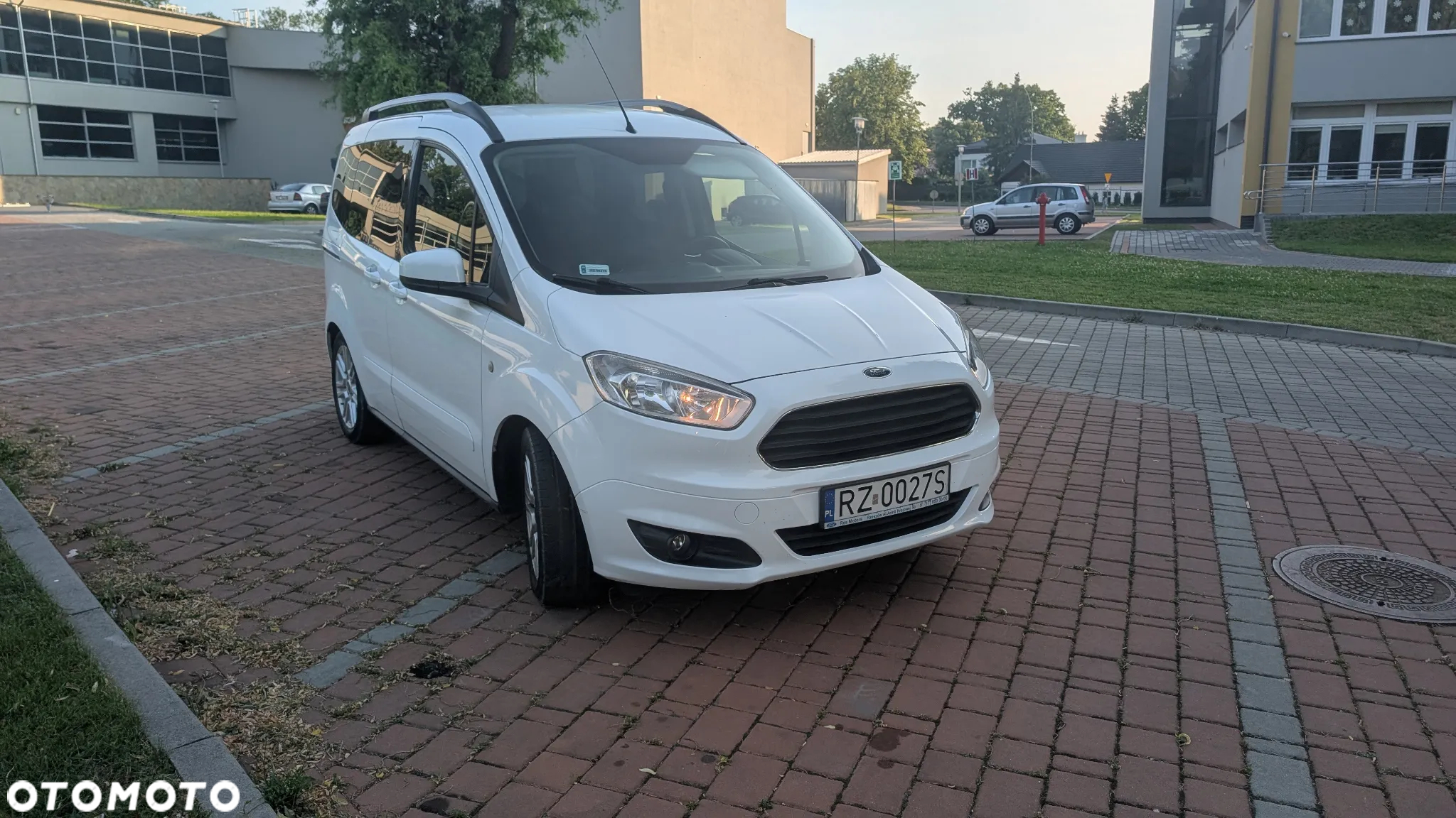 Ford Tourneo Courier 1.0 EcoBoost Titanium - 8