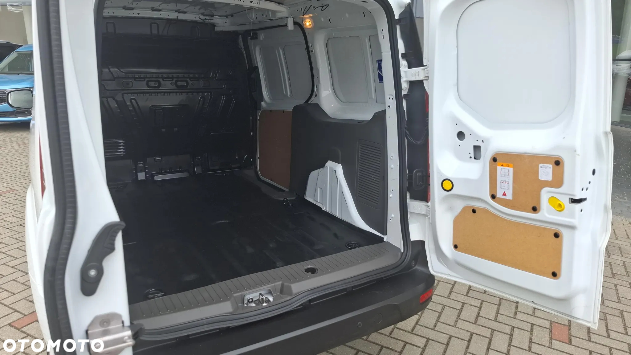 Ford CONNECT - 9