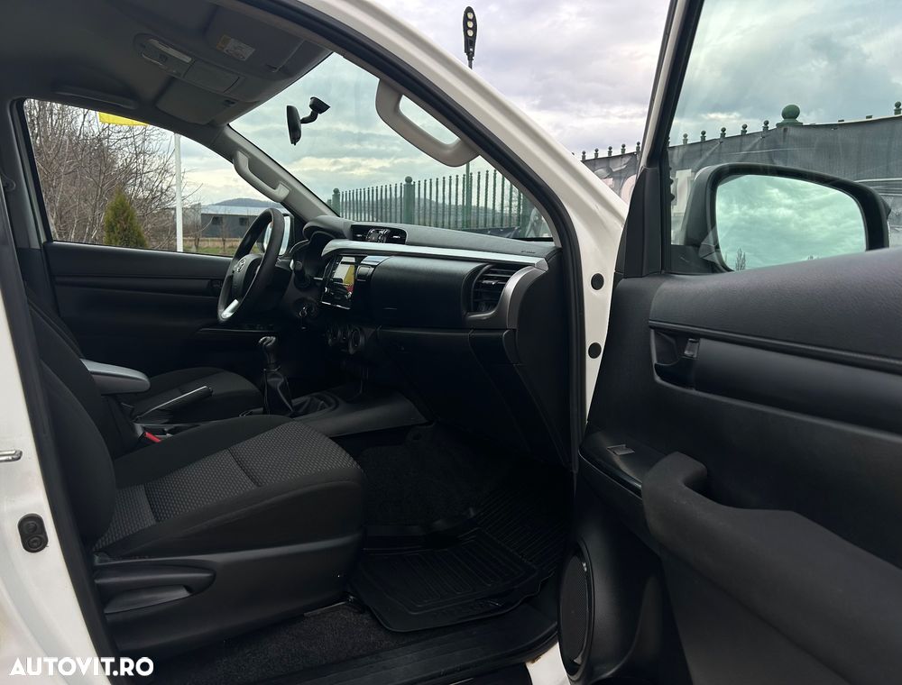 Toyota Hilux 2.4D 150CP 4x4 Double Cab 6MT Style - 21
