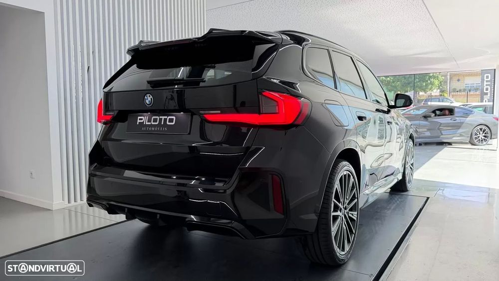 BMW iX1 eDrive20 Pack Desportivo M - 10