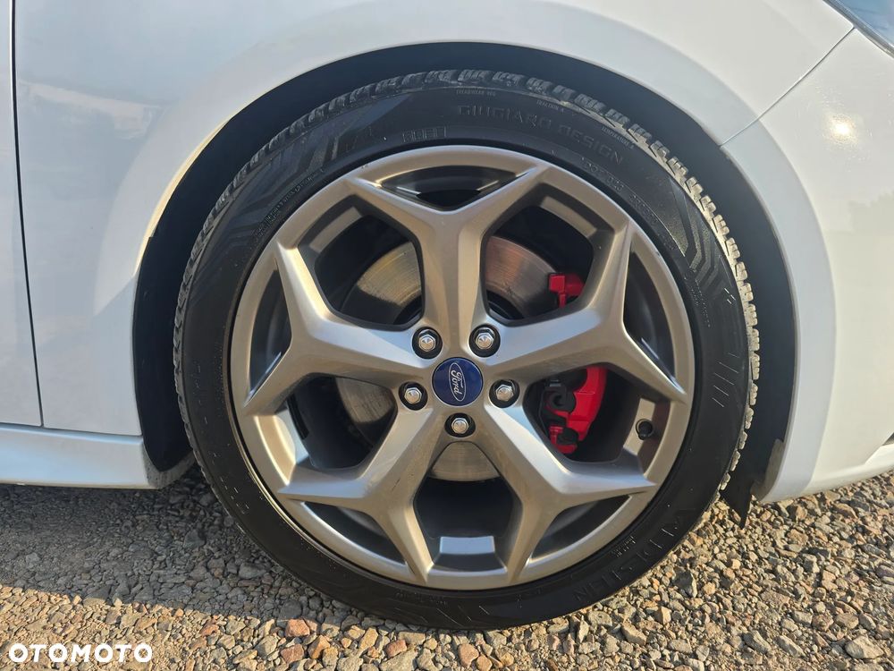 Ford Focus 2.0 EcoBoost ST - 13