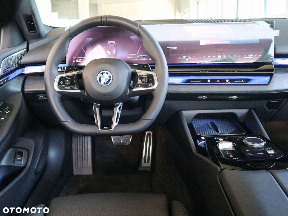 BMW Seria 5 550e xDrive PHEV M Sport - 28