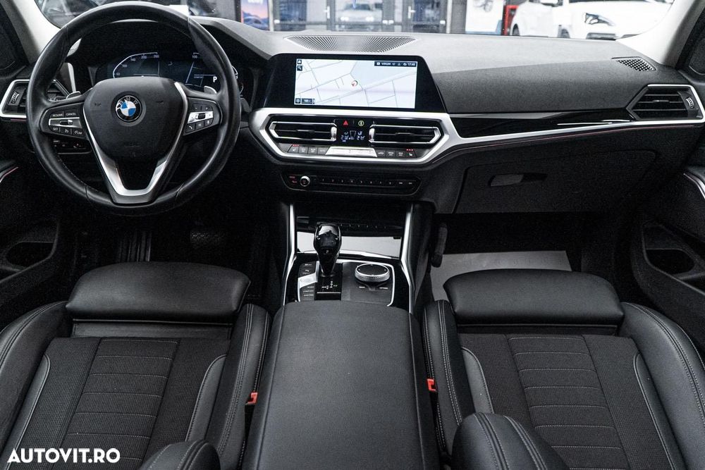 BMW Seria 3 320i Aut. Sport Line - 32