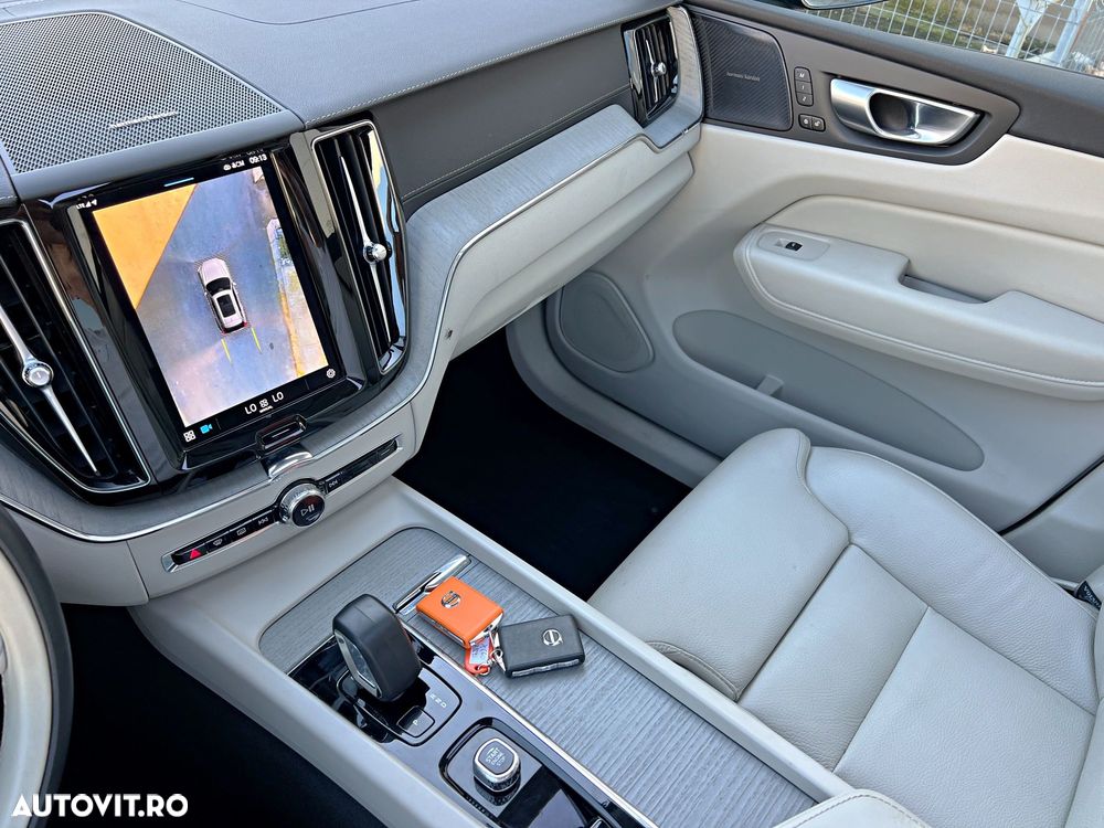 Volvo XC 60 B4 MHEV AT8 AWD R-Design - 12