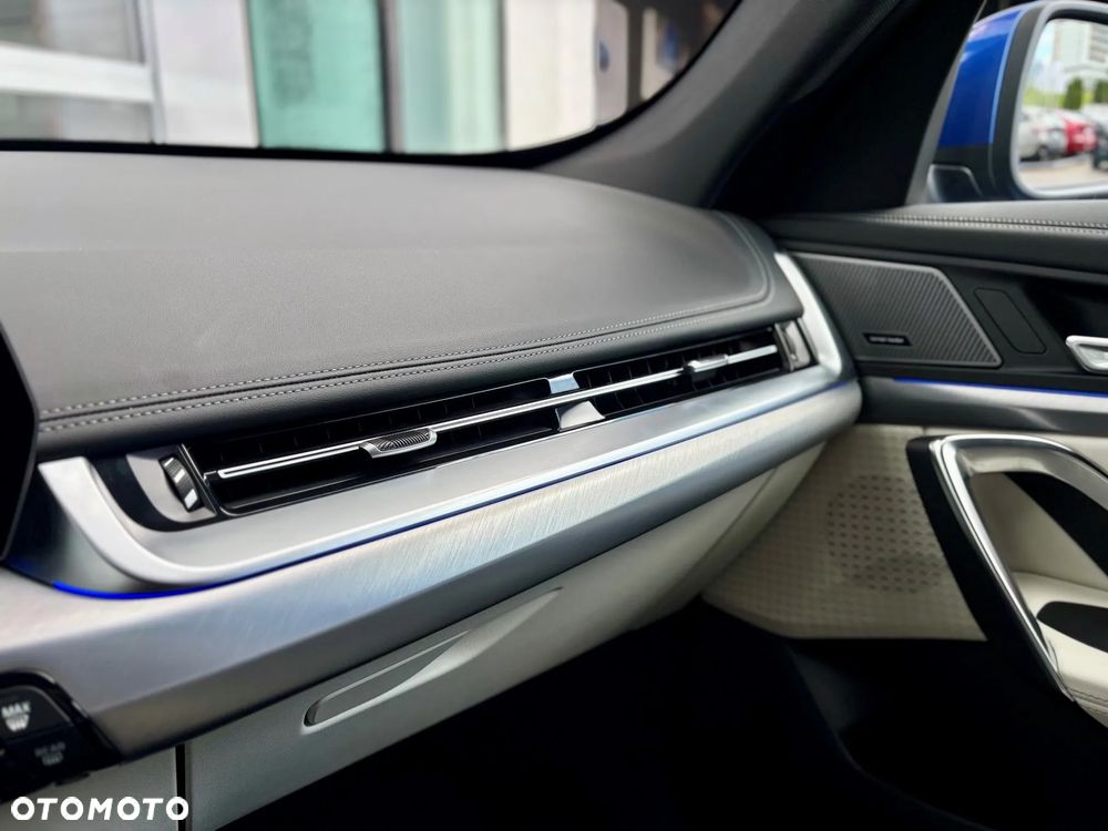 BMW X1 sDrive20i mHEV - 16