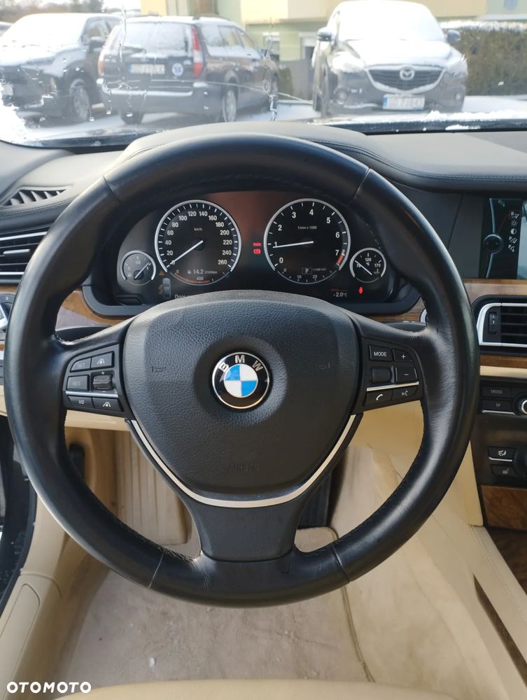 BMW Seria 7 740i - 22