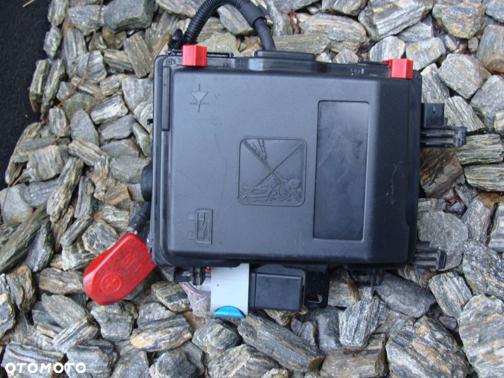 skrzynka bezpieczników opel combo e 2021r!! - 1