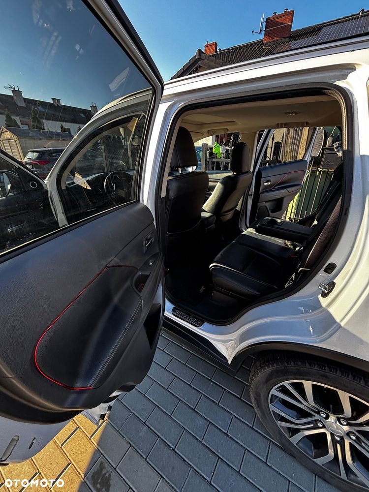 Mitsubishi Outlander 2.0 Intense + Navi 4WD CVT - 27