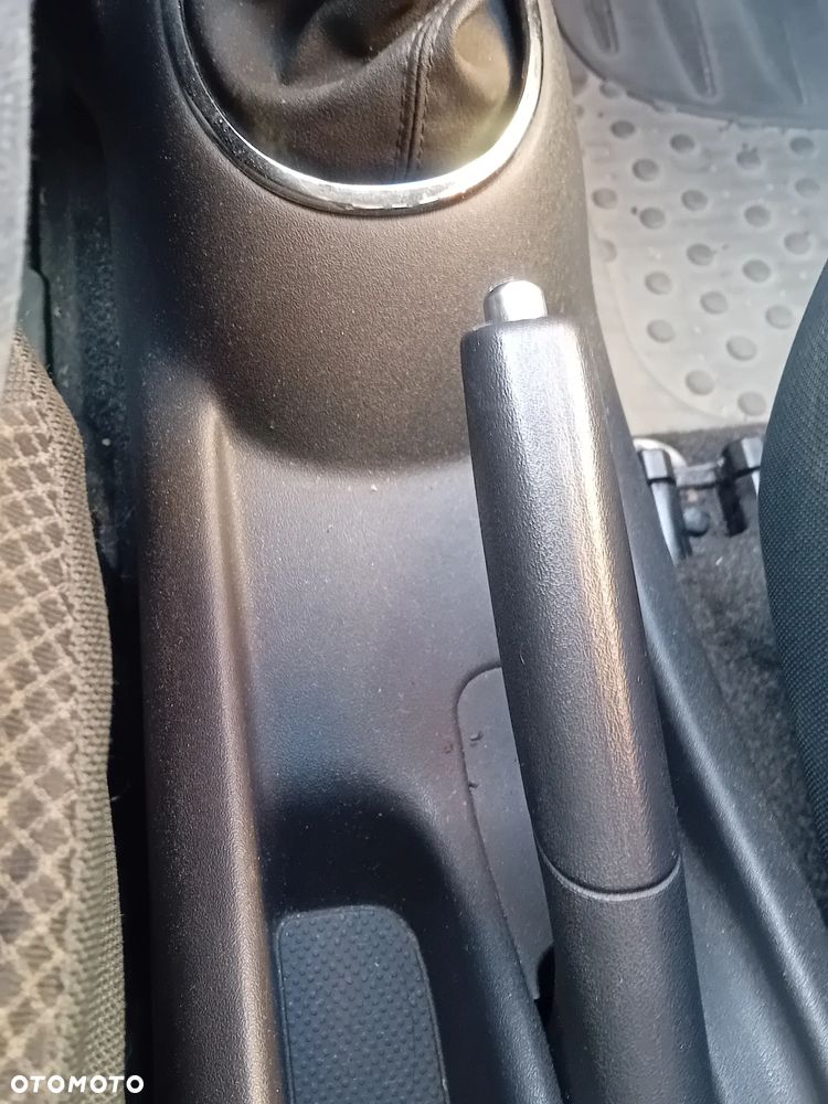 Toyota Yaris 1.3 Terra Plus - 23